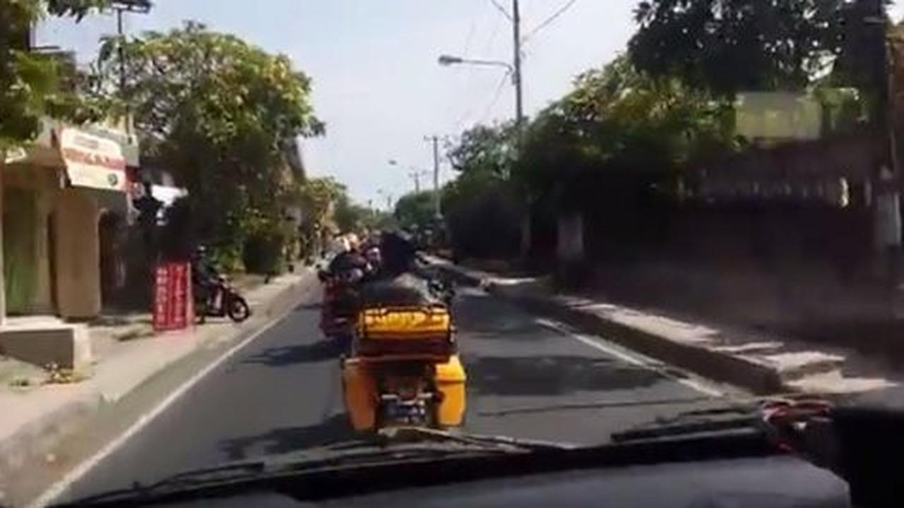 Pengendara Moge cuek ada ambulans buru-buru bawa orang sakit
