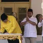 Airlangga juga menyatakan dukungan Golkar kepada Prabowo. Dia menegaskan partai Golkar menjatuhkan pilihan kepada Prabowo karena sosoknya lahir dari rahim partai Golkar. (Liputan6.com/Faizal Fanani)