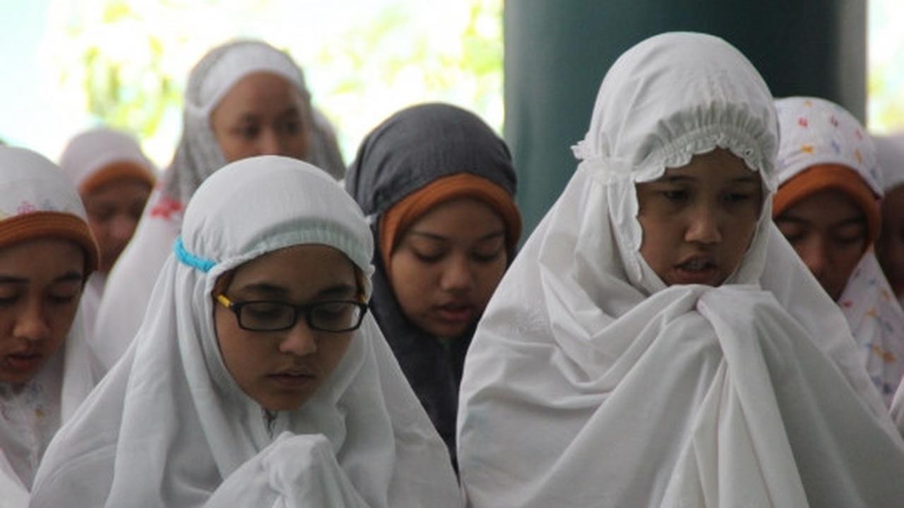 Ratusan pelajar Kediri gelar salat gaib untuk korban tragedi Mina