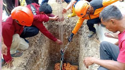 Begini Proses Pemakaman Wanita Berbobot 300 Kg di Sragen