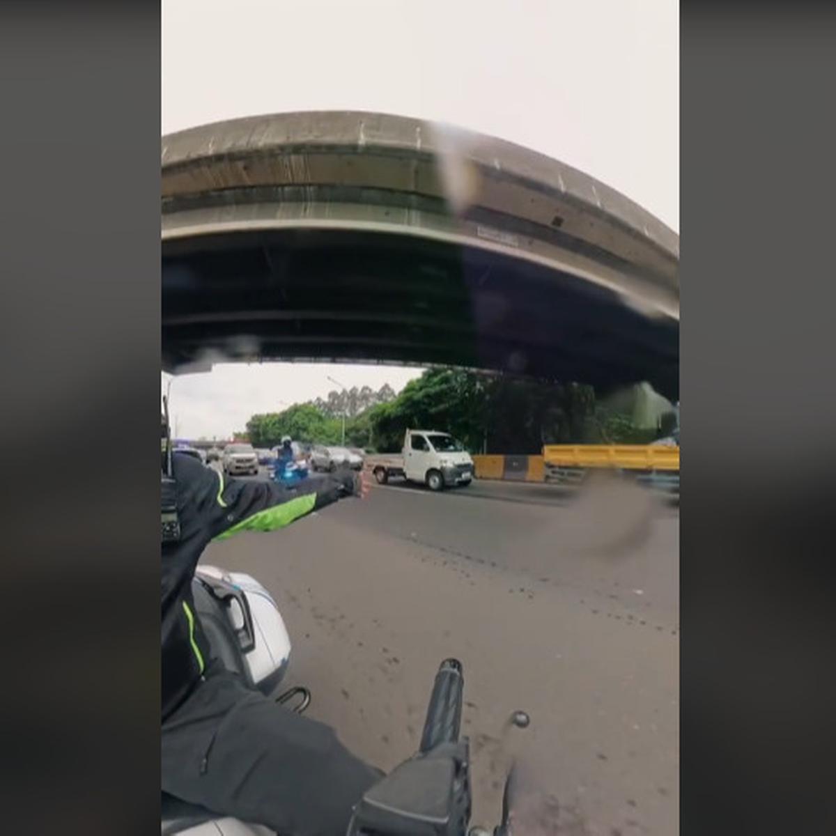 Rombongan Pejabat Tinggi Negara Langsung Minggir, Mobil ini Lebih Prioritas Terabas Jalan