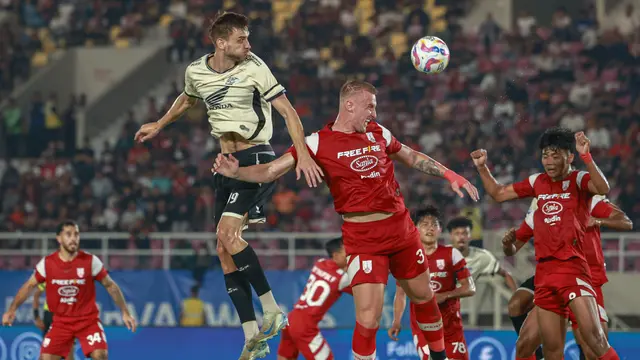 Bek Asing Persis Solo, Eduardo Kunde (tengah)