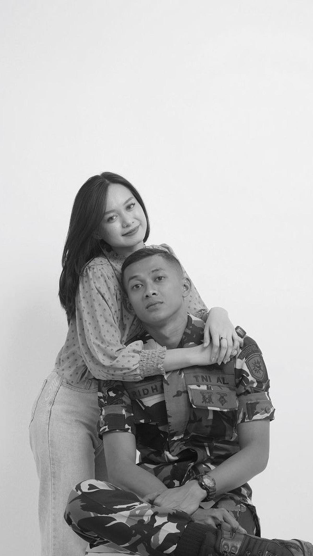 Ini potret Ulfi dengan sang kekasih yang berprofesi sebagai TNI. Diketahui sang kekasih bernama Ridho.