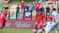 Winger asing Persijap Jepara, Carlos Franca, saat berusaha melewati adangan pemain Arema FC pada laga pekan ke-6 BRI Super League 2025/2026 di Stadion Gelora Bumi Kartini (GBK), Jepara, Minggu (21/9/2025). (DOK Persijap)