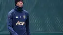 Striker Manchester United, Anthony Martial bersiap mengikuti latihan tim di Carrington di Manchester, Inggris (6/11). Manchester United akan bertanding melawan wakil Italia, Juventus pada grup H Liga Champions. (AFP Photo/Paul Ellis)