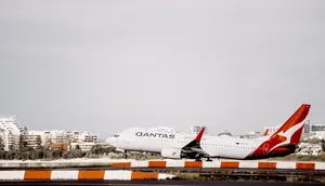 Pesawat Qantas Semburkan Api Usai Lepas Landas, Cara Kru Tangani Situasi Dipuji
