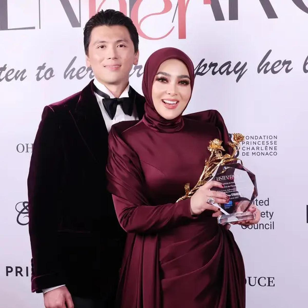 8 Potret Reino Barack Temani Syahrini di Festival Film Cannes 2025, Tampil Menawan