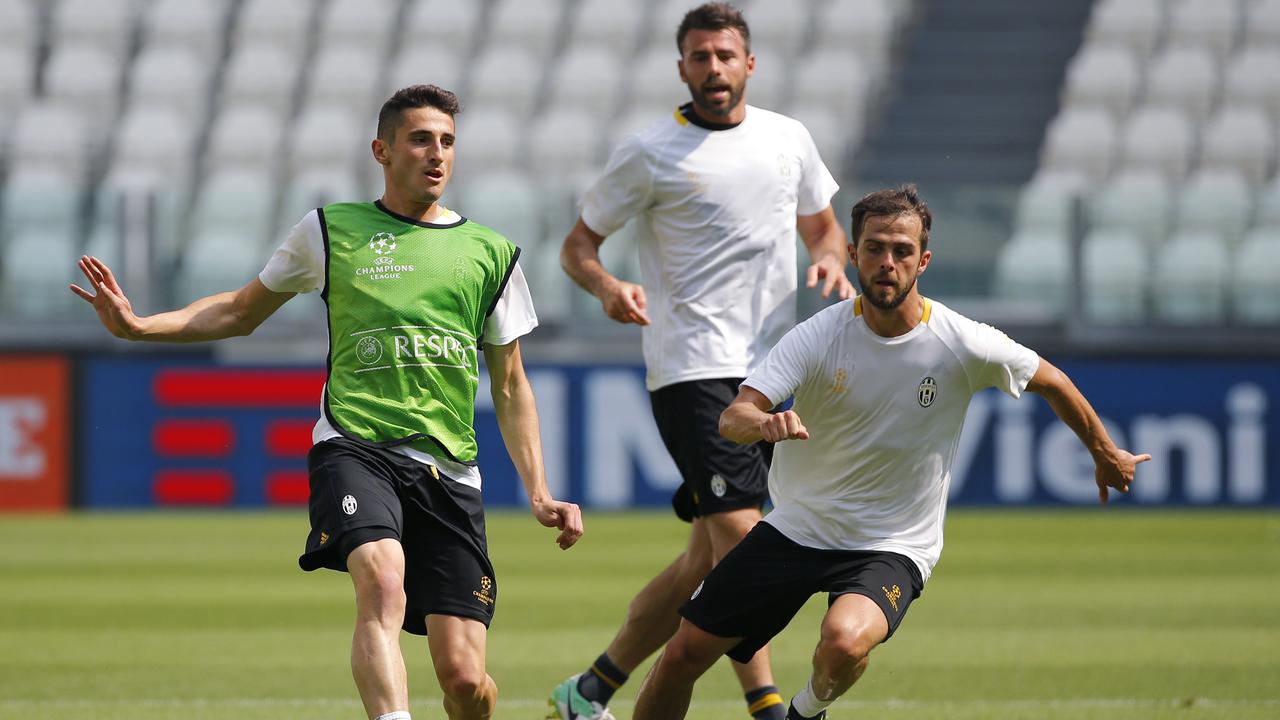 Bek muda Juventus asal Italia, Federico Mattiello. 