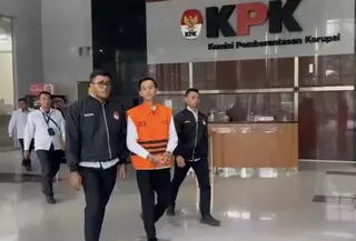 Ajudan gubernur Riau ditahan KPK. (Liputan6.com/Muhammad Radityo)