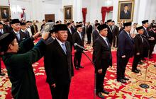 FOTO: Masih Ada Jokowi di Istana, Tersenyum di Pelantikan Menteri Kabinet Prabowo-Gibran