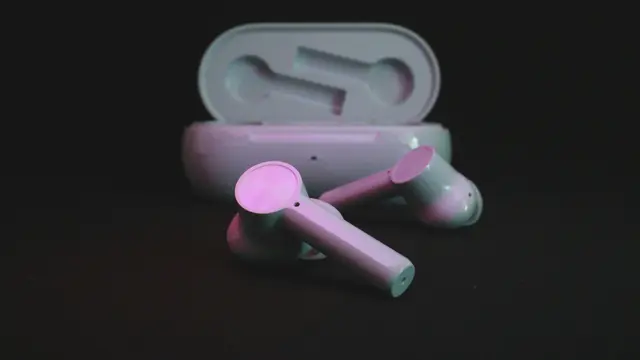 Tak Hanya Powerbank, Aturan Bawa Earbuds ke Pesawat Mulai Diperketat Berbagai Maskapai Penerbangan