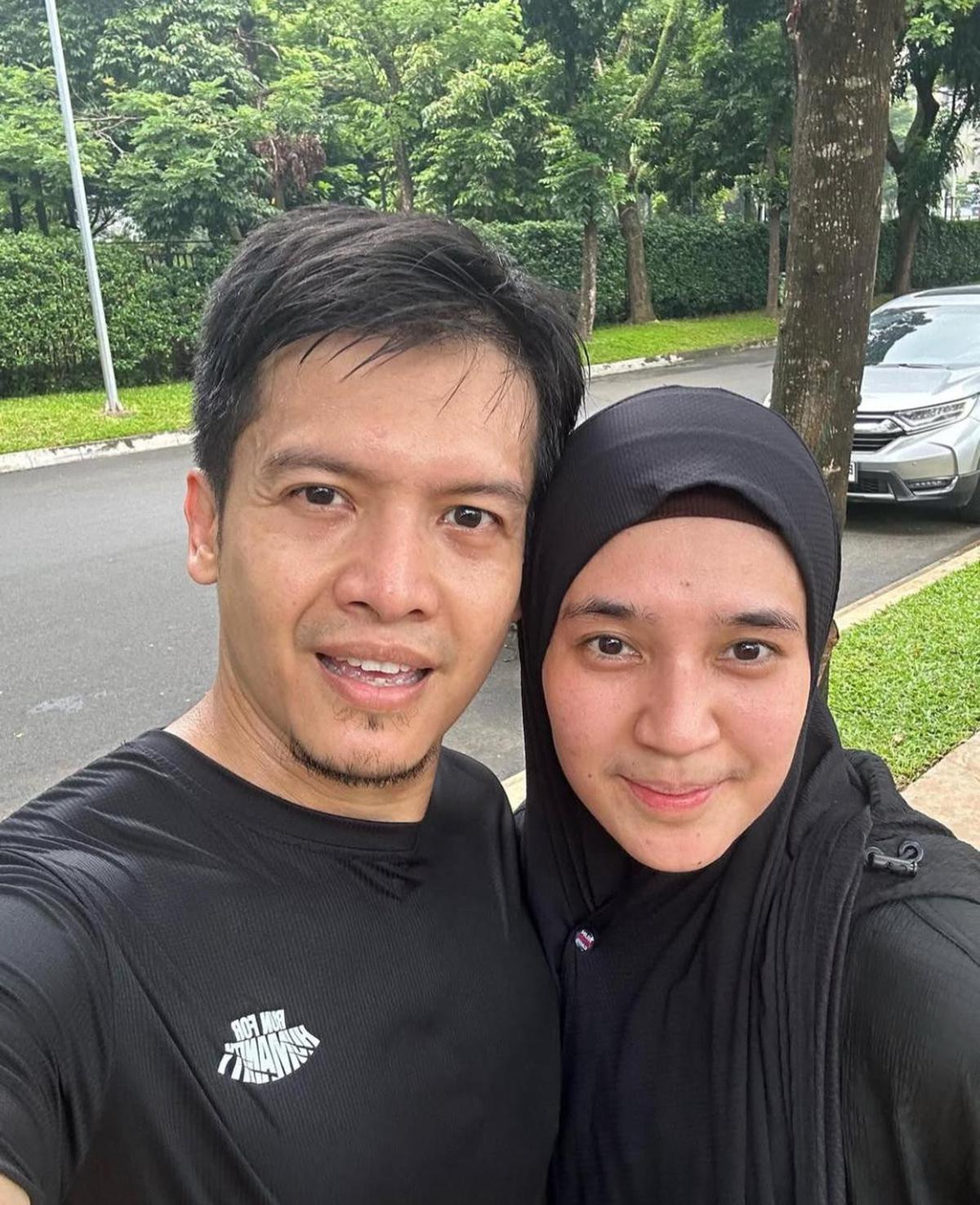 Dhini Aminarti Jogging Pakai Outfit Syar'i, Dipuji Netizen Tetap Modis dan Nyaman
