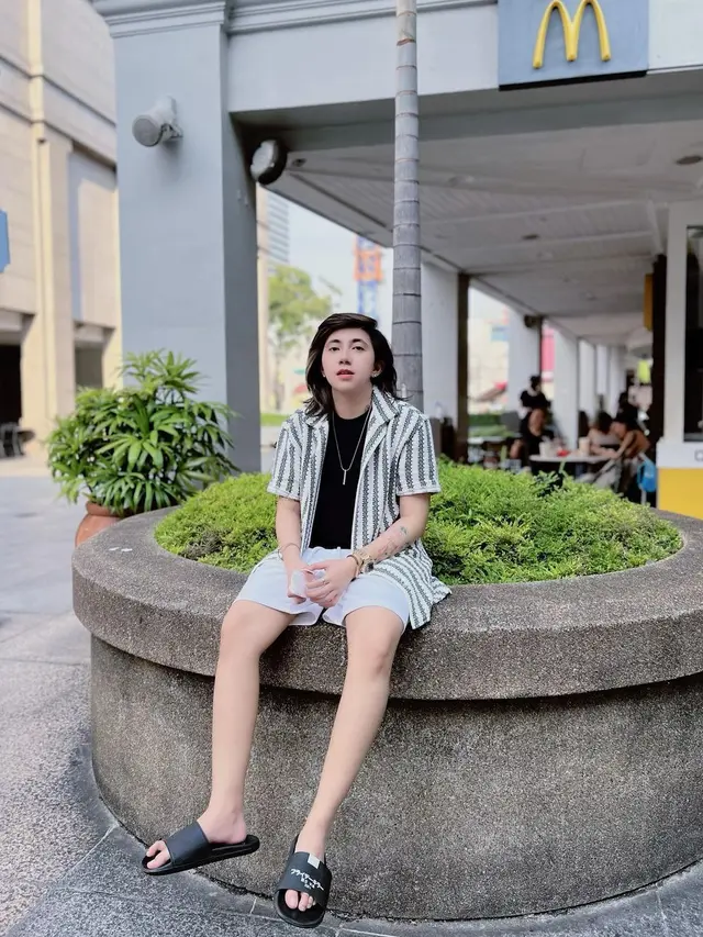 Lama Tak Muncul, Ini 6 Potret Terbaru Dera Indonesian Idol yang Terjun ke Politik