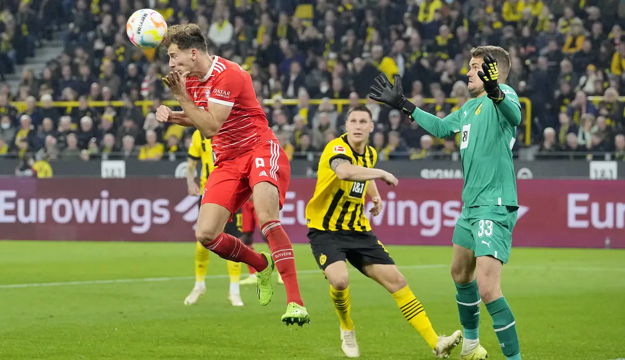 Menit 33, Bayern berhasil memecah kebuntuan lewat Leon Goretzka yang mencetak gol ke gawang Dortmund. (AP Photo/Martin Meissner)