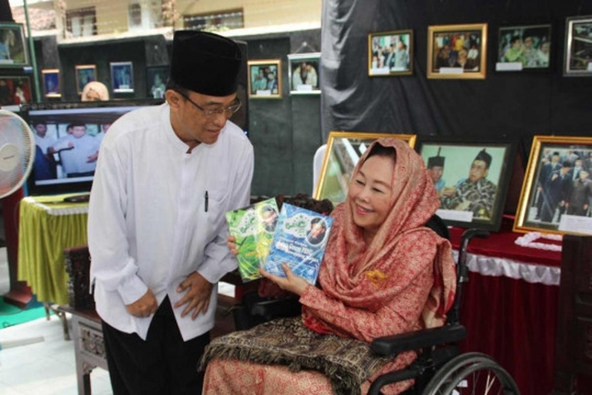 Melihat pameran foto Gus Dur saat menjadi Presiden