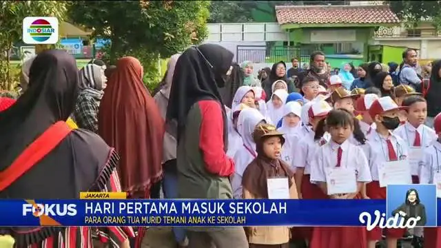 Fokus (12/07) mengangkat berita-berita sebagai berikut, Evakuasi Penumpang Kapal Wisata, Kisruh Penerimaan Peserta Didik Baru, Nikmatnya Nasi Cobek Teri Medan.