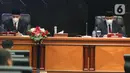 Gubernur DKI Jakarta Anies Baswedan (kanan) bersama Wakil Gubernur DKI Jakarta Ahmad Riza Patria (kiri) mengikuti sidang paripurna di Gedung DPRD DKI Jakarta, Selasa (13/9/2022). DPRD DKI Jakarta menggelar rapat paripurna pengumuman masa akhir kepemimpinan Gubernur DKI Jakarta Anies Baswedan - Ahmad Riza Patria 30 hari sebelum masa tugas berakhir. Rapat paripurna pengumuman pemberhentian Anies ini dilakukan sesuai Surat Edaran Kementerian Dalam Negeri Nomor 131/2188/OTDA. (Liputan6.com/Herman Zakharia)