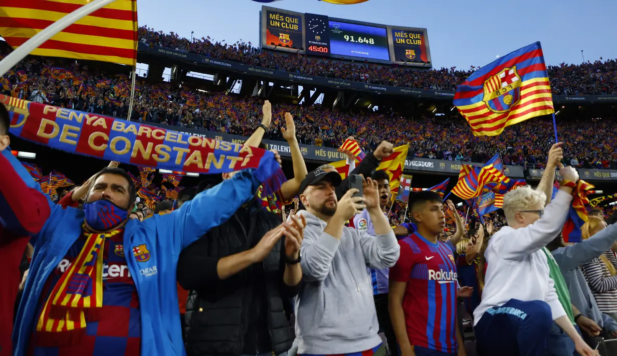 <p>Sebelumnya tim Barca pria baru saja dijajah oleh suporter lawan di Camp Nou. Lebih dari 30 ribu fans Eintracht Frankfurt membanjiri markas Blaugrana. (AP/Joan Monfort)</p>