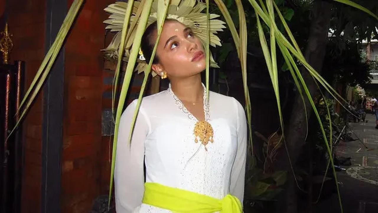 5 Model Kebaya Modern Simple tapi Mewah April 2025