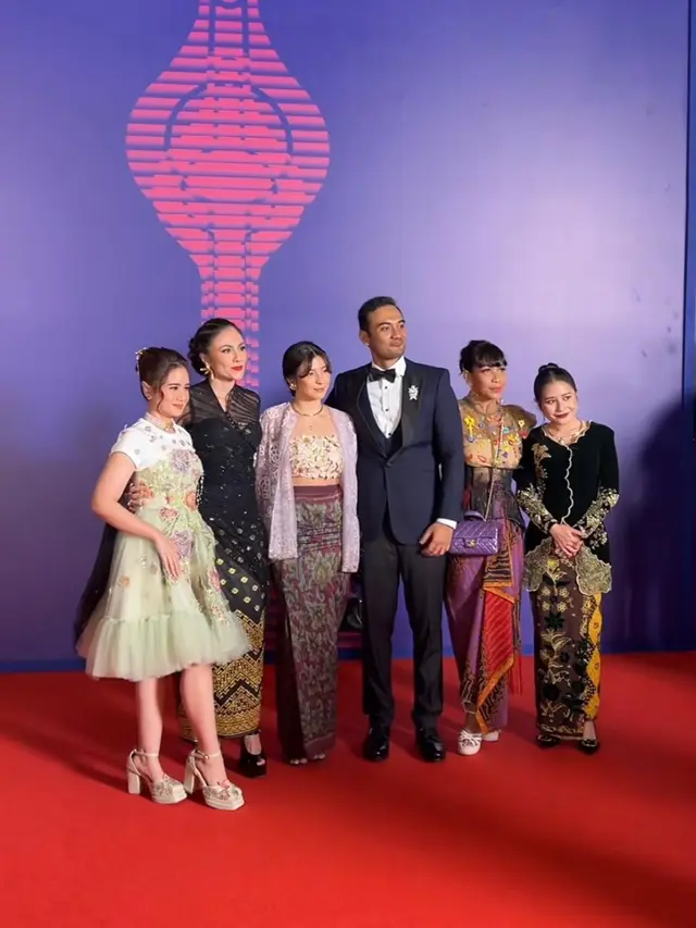 10 Gaya Memukau Artis dengan Busana Nusantara di FFI 2024, Dian Sastrowardoyo, Lutesha, hingga Wulan Guritno