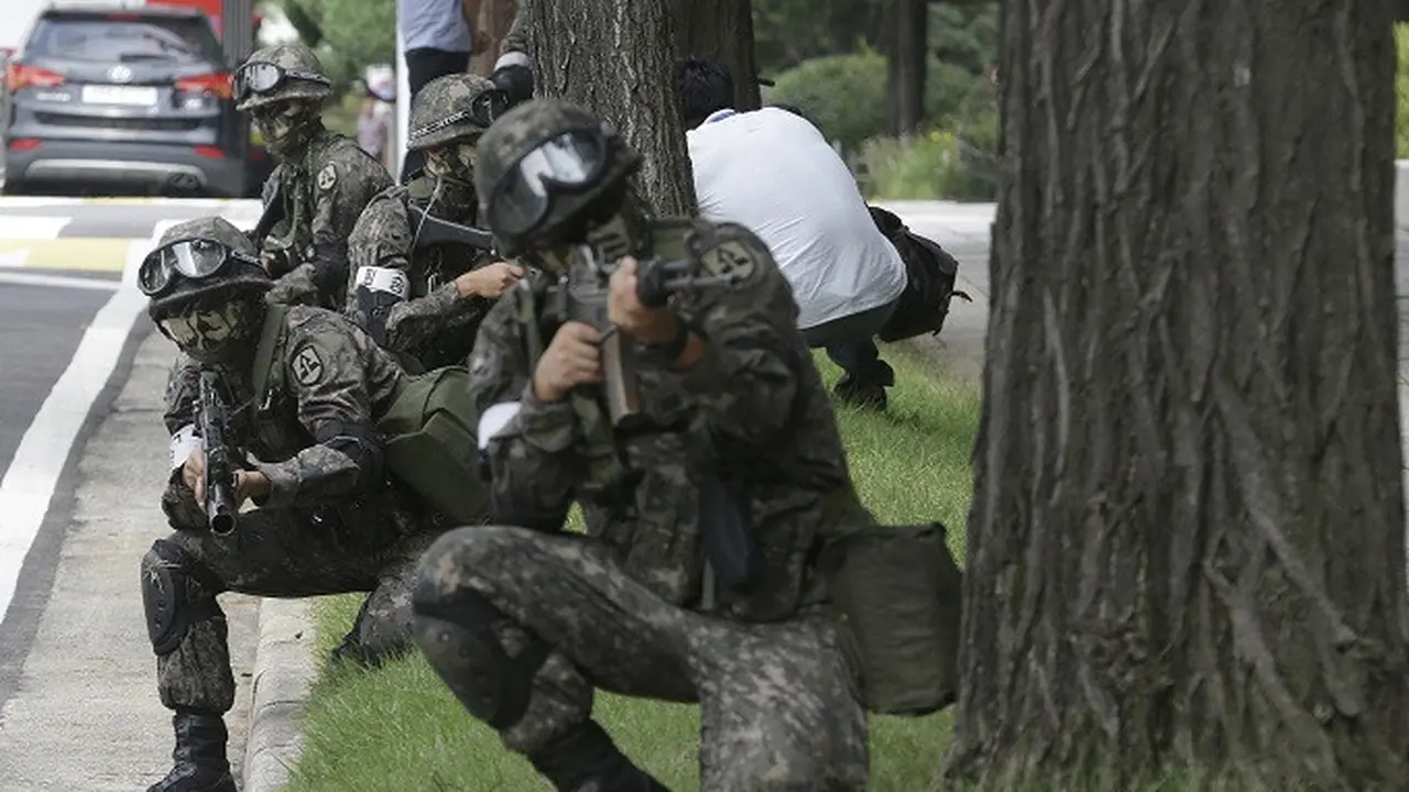 Pasukan Korsel ketika melakukan latihan militer gabungan dengan AS dan sejumlah negara lain pada 24 Agustus 2016