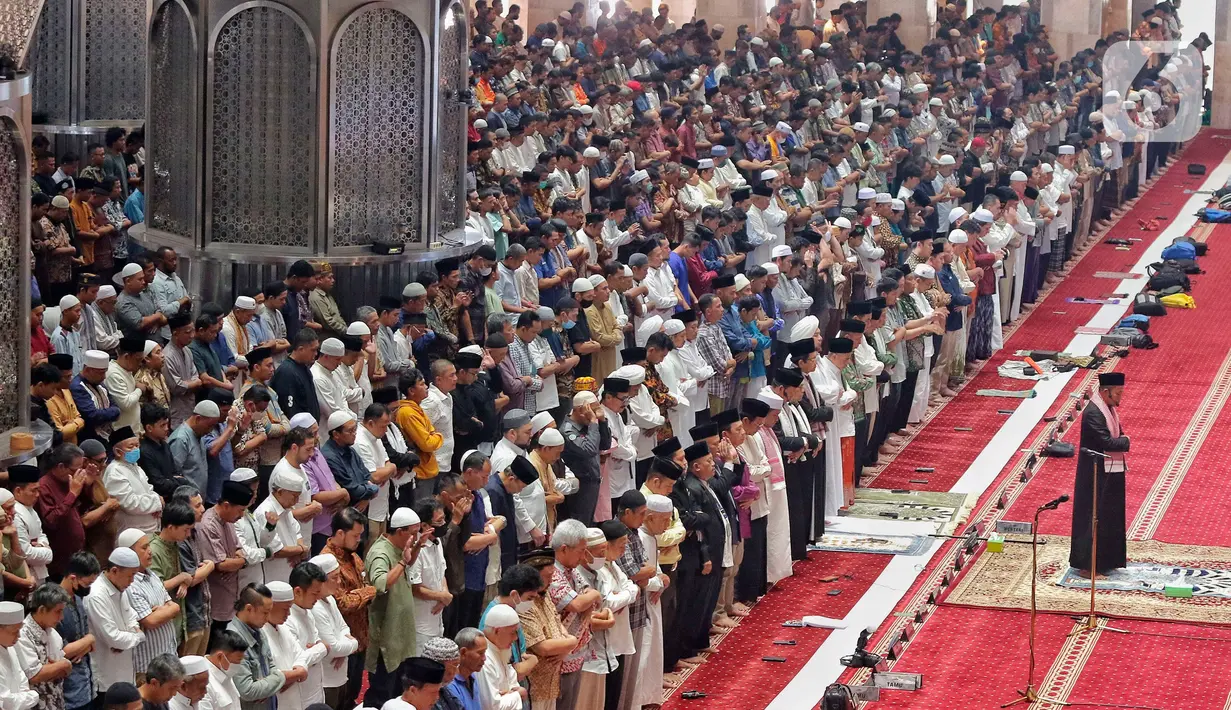 Sholat Jumat ini berlangsung lancar dan khidmat. (Liputan6.com/Angga Yuniar)
