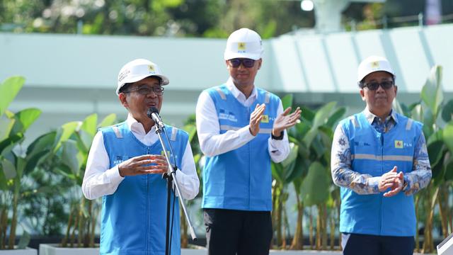 Menteri Sekretaris Negara Pratikno meresmikan hasil revitalisasi kelistrikan di Istana Kepresidenan Jakarta yang dilakukan oleh PT PLN (Persero), Selasa (1/8/2023). (Dok PLN)