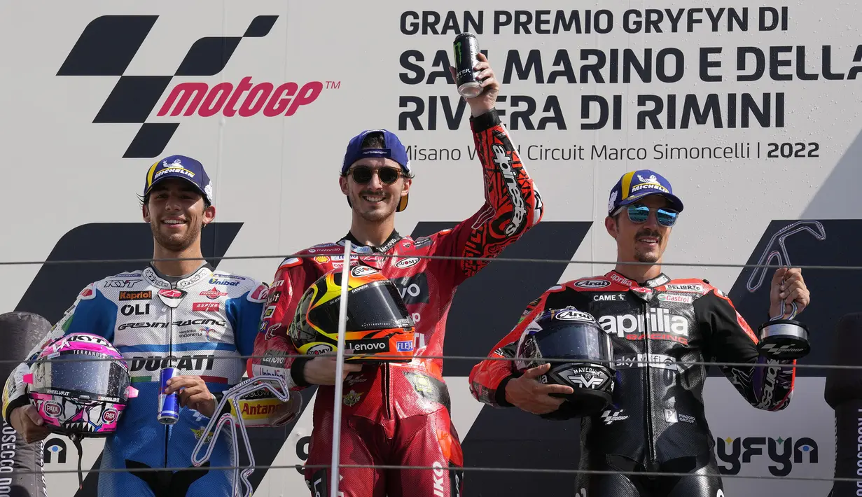 Pria yang acap dipanggil Pecco tersebut mampu mencatatkan waktu 41 menit 43.199 detik, diikuti pebalap Gresini Racing Enea Bastianini, dan pebalap Aprilia Maverick Vinalez di posisi ketiga. (AP/Antonio Calanni)