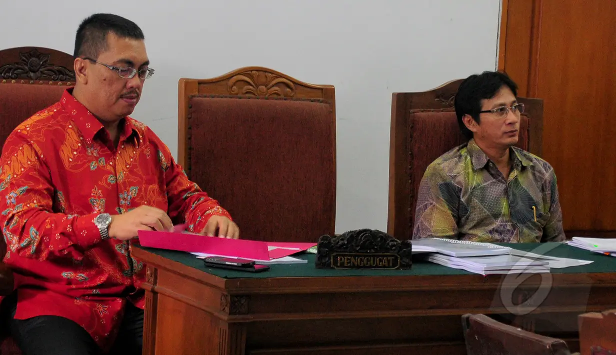 Tim Kuasa hukum mantan Dirjen Pajak Hadi Poernomo saat sidang perdana praperadilan mantan Menteri Agama tersebut di PN Jakarta Selatan, Senin (30/3/2015). Sidang ditunda akibat tim Biro Hukum KPK tidak menghadiri persidangan.(Liputan6.com/Yoppy Renato)
