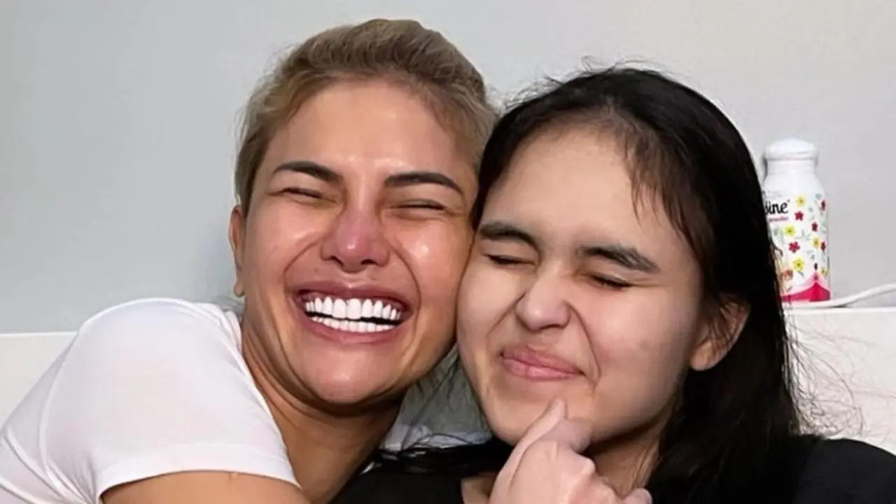 Nikita Mirzani dan Laura Anna. (Foto: Instagram @nikitamirzanimawardi_172)