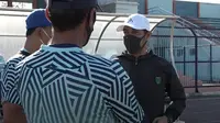 Sambil Menunggu Kejelasan Shopee Liga 1, Nilmaizar Berbagi Ilmu di Sumatra Barat
