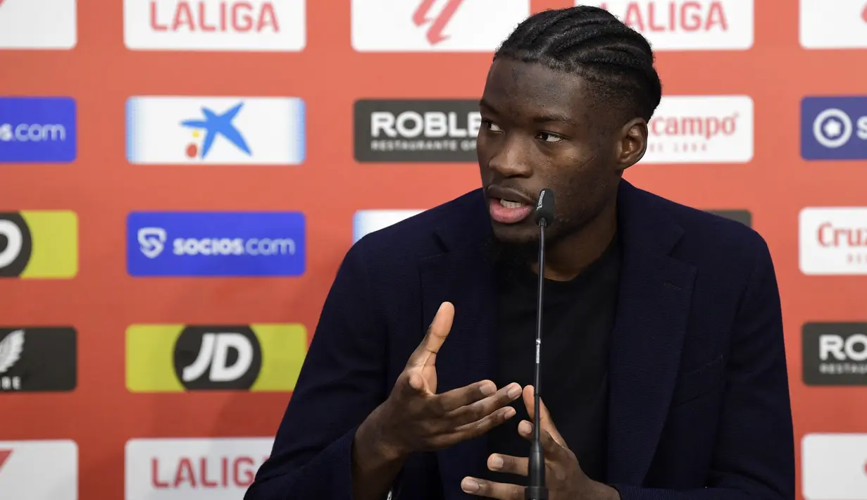 Pakar bursa transfer Eropa, Fabrizio Romano dalam akun X-nya, Rabu (10/1/2024) menyebutkan, kesepakan antara Sevilla dan Inter Milan ini, mencakup klausul beli seharga €8 juta. (CRISTINA QUICLER / AFP)