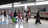 Stasiun Pasar Senen, Jakarta. Sebanyak 717.203 tiket kereta api jarak jauh periode libur Natal 2025 dan Tahun Baru 2026 (Nataru) sudah ludes terjual. (Dok PT KAI)