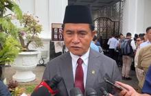 Fakta Menarik: Menko Yusril Belum Dengar Isu Pergantian Kapolri oleh Presiden Prabowo