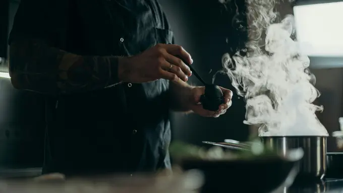 Kebanyakan Garam dan Keasinan? Ini Cara Cepat Menyelamatkan Masakan yang Terlalu Asin!