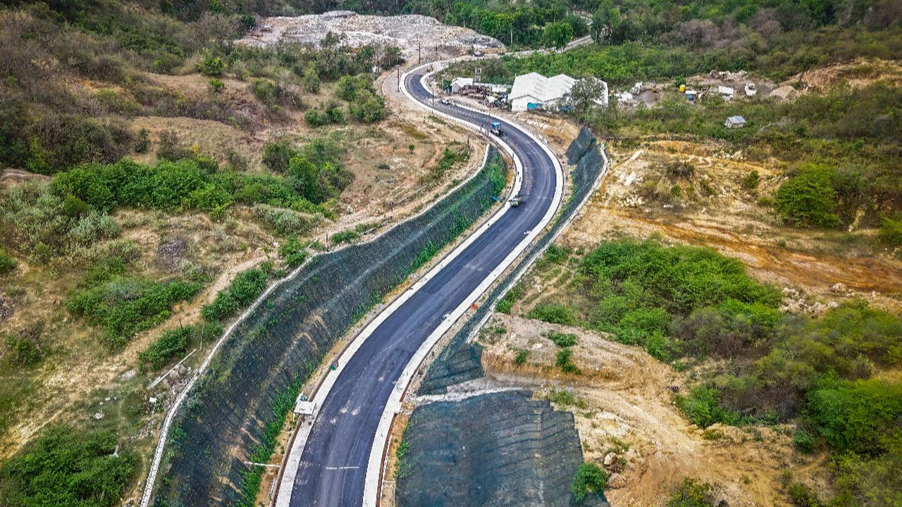 Perbaikan Jalan Akses ke Pelabuhan Labuan Bajo Dikebut, Target Rampung Desember 2025