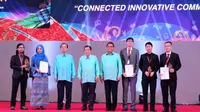 Suasana penganugerahan Juara Pertama kepada Cubeacon pada Gala Dinner The 16th ASEAN Telecommunications and Information Technology Ministers Meeting, di Brunei Darussalam, Jumat (25/11/2016). Kredit: Cubeacon
