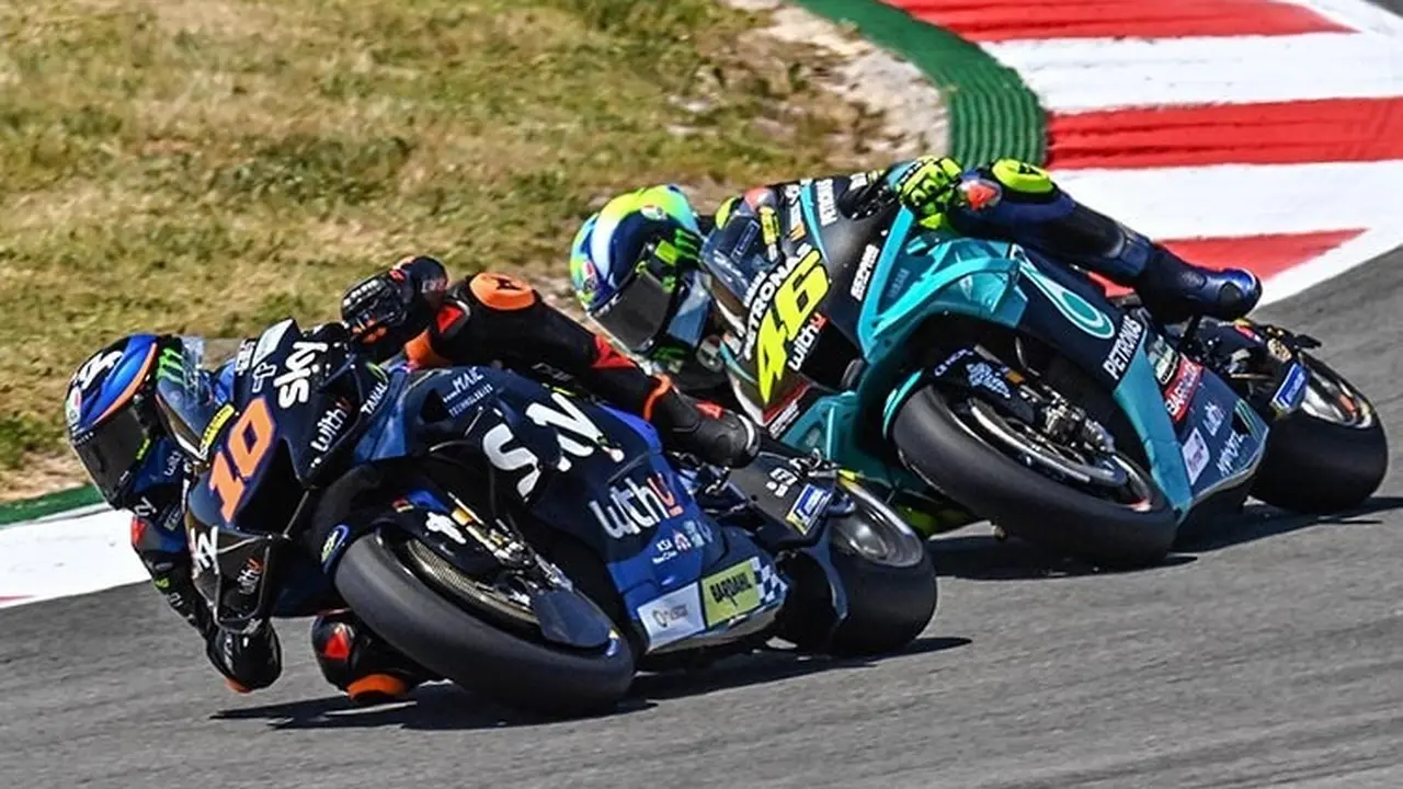 Luca Marini dan Valentino Rossi