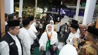 Jemaah haji asal Bojonegono tiba di Bandara Juanda. (Istimewa)