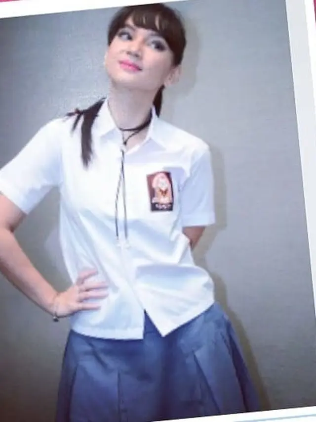 6 Potret Lawas Angelica Simperler, Penampilannya Bikin Pangling