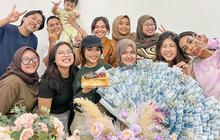 7 Potret Fuji Rayakan Ulang Tahun Asistennya, Beri Bucket Uang Jutaan Rupiah Hingga Bikin Netizan Heboh