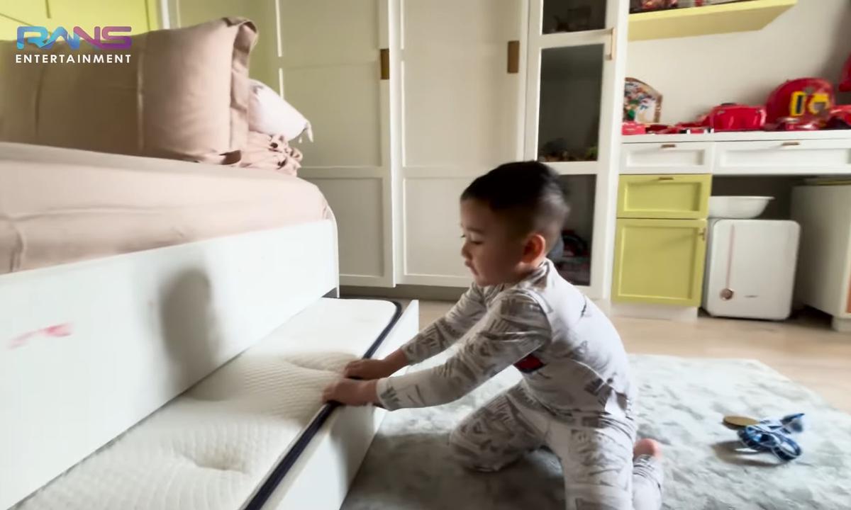 5 Potret Rayyanza Room Tour Kamar Pribadi Penuh Mainan, Kini Ditempati Baby Lily - Dilengkapi Kasur Tersembunyi