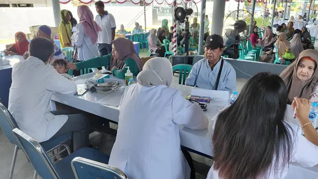 Rumah Tahanan Negara (Rutan) Kelas IIB Muntok menggelar aksi nyata berupa pelayanan pengobatan dan cek kesehatan gratis bagi warga sekitar.