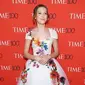 Simak penampilan Millie Bobby Brown dengan gaun floral di sini! (instagram/dolcegabbana)