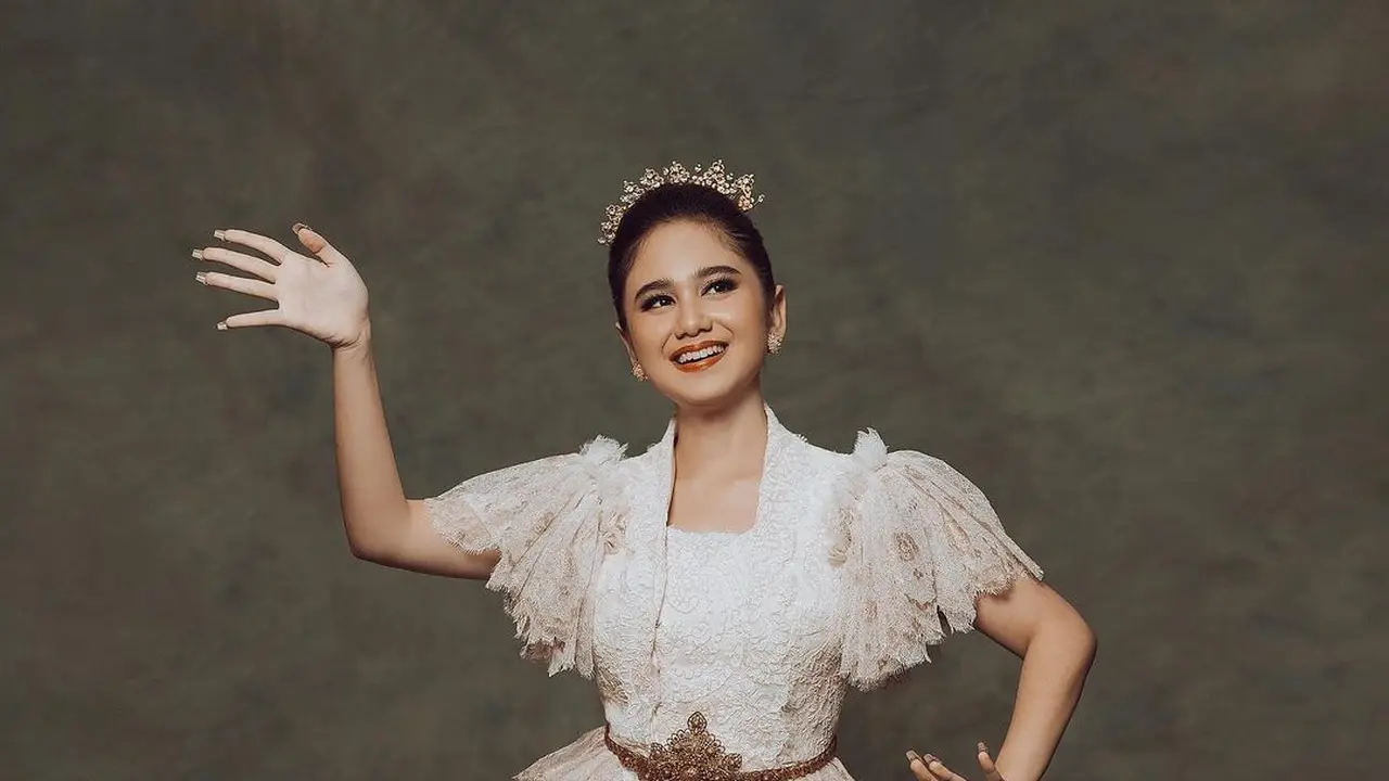 8 Inspirasi Kebaya untuk Pemilik Tubuh Petite, dari Yuni Shara, Prilly Latuconsina, hingga Kiky Saputri