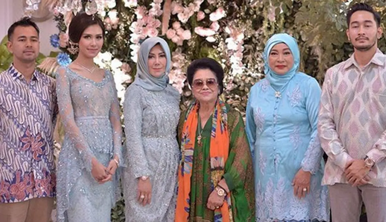 Setelah proses lamaran, pasangan Jeje dan Syahnaz akan meresmikan pada 21 April mendatang. Keduanya juga telah menyiapkan konsep pernikahan. Tidak menggunakan adaat melainkan tema nasional. (Instagram/syahnazs)