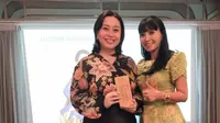 Direktur Martha Tilaar Spa Wulan Tilaar menerima penghargaan dari ajang Asia Pasific Spa & Wellness Coalition (APSWC) Awards 2024 di Thailand. (dok. Martha Tilaar Spa)