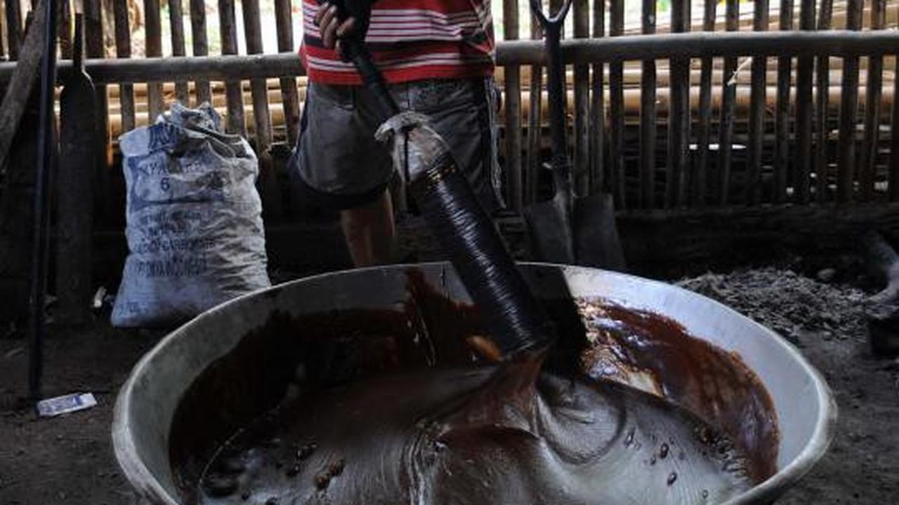 Pembuat dodol khas Betawi