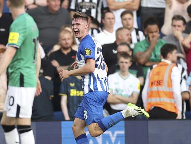 Mencetak tiga gol alias hattrick dalam satu laga di Premier League Liga Inggris tentu merupakan momen fantastis dan tak terkupakan bagi seorang pemain. Apalagi jika sang pemain masih tergolong sebagai pemain muda yang belum berpengalaman. Seperti para pemain berikut yang masuk dalam daftar 5 pencetak hattrick termuda di Premier League hingga saat ini. (PA via AP Photo/Steven Paston)