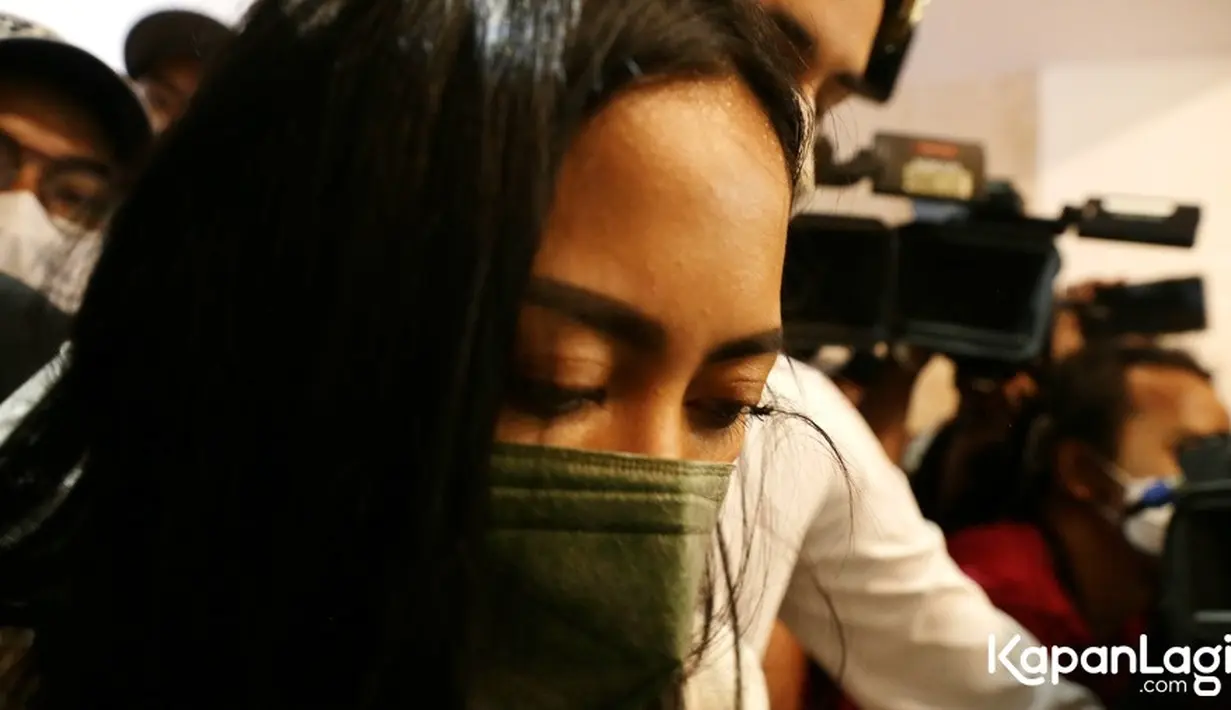 Rachel Vennya di Polda Metro Jaya ( KapanLagi.com/Muhammad Akrom Sukarya)